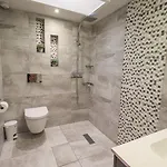 Daire Stylish & Contemporary 5 * Fully Renovated Luxurious *