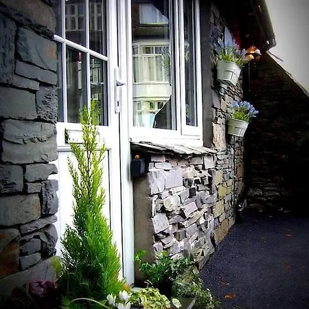 Stylish & Contemporary 5 * Fully Renovated Luxurious Apartment Ambleside