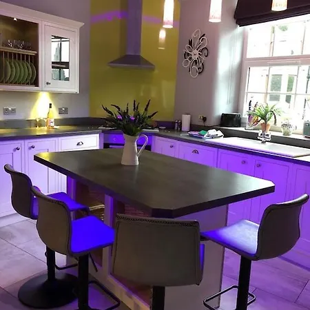 Stylish & Contemporary 5 * Fully Renovated Luxurious