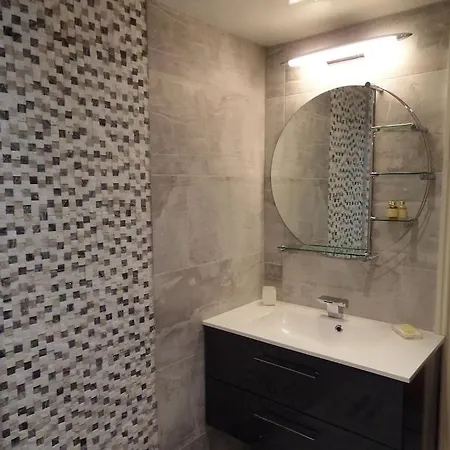 Stylish & Contemporary 5 * Fully Renovated Luxurious Apartamento