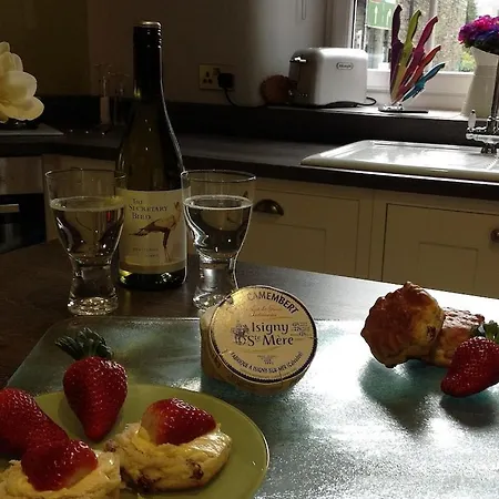 Stylish & Contemporary 5 * Fully Renovated Luxurious