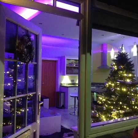 Stylish & Contemporary 5 * Fully Renovated Luxurious Apartment Ambleside