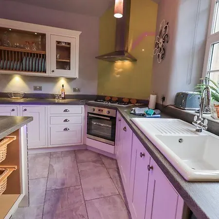 Stylish & Contemporary 5 * Fully Renovated Luxurious Ambleside