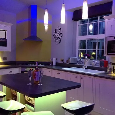 Stylish & Contemporary 5 * Fully Renovated Luxurious Appartement