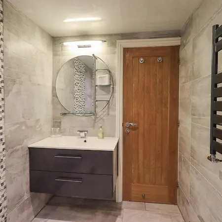 Stylish & Contemporary 5 * Fully Renovated Luxurious Appartement Ambleside